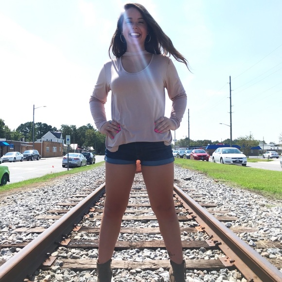 🎉SALE🎉 Feminine Top - Camel - Picture 4 of 5